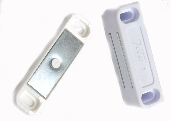 TC0005A - 20 x Magnetic Catches No. 5 (47mm)